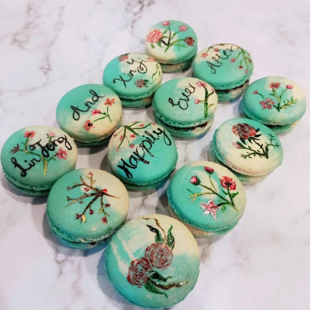 Blue & White Wedding Floral Hand Painted Macarons (12pcs)
